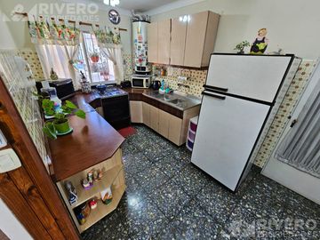 CASA EN VENTA CASTELAR - NUEVO VALOR! - ACEPTA PROPIEDAD EN FORMA DE PAGO