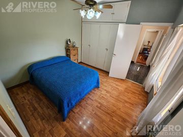 CASA EN VENTA CASTELAR - NUEVO VALOR! - ACEPTA PROPIEDAD EN FORMA DE PAGO