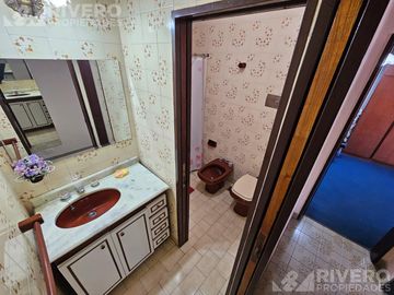 CASA EN VENTA CASTELAR - NUEVO VALOR! - ACEPTA PROPIEDAD EN FORMA DE PAGO