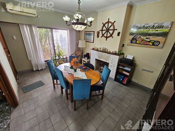 CASA EN VENTA CASTELAR - NUEVO VALOR! - ACEPTA PROPIEDAD EN FORMA DE PAGO