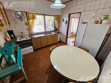 CASA EN VENTA CASTELAR - NUEVO VALOR! - ACEPTA PROPIEDAD EN FORMA DE PAGO