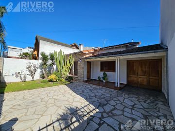 CASA EN VENTA CASTELAR - NUEVO VALOR! - ACEPTA PROPIEDAD EN FORMA DE PAGO