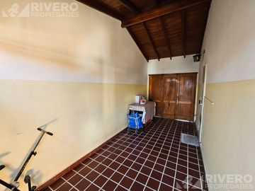 CASA EN VENTA CASTELAR - NUEVO VALOR! - ACEPTA PROPIEDAD EN FORMA DE PAGO