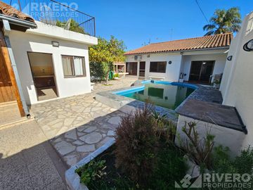 CASA EN VENTA CASTELAR - NUEVO VALOR! - ACEPTA PROPIEDAD EN FORMA DE PAGO