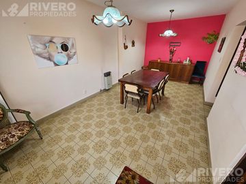 CASA EN VENTA CASTELAR - NUEVO VALOR! - ACEPTA PROPIEDAD EN FORMA DE PAGO
