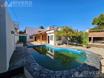 CASA EN VENTA CASTELAR - NUEVO VALOR! - ACEPTA PROPIEDAD EN FORMA DE PAGO