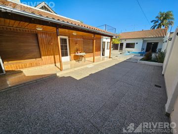 CASA EN VENTA CASTELAR - NUEVO VALOR! - ACEPTA PROPIEDAD EN FORMA DE PAGO
