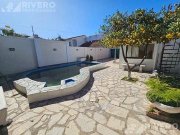 CASA EN VENTA CASTELAR - NUEVO VALOR! - ACEPTA PROPIEDAD EN FORMA DE PAGO