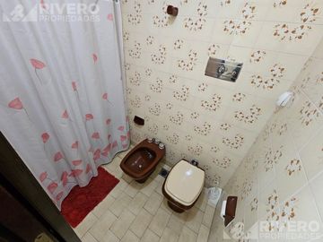 CASA EN VENTA CASTELAR - NUEVO VALOR! - ACEPTA PROPIEDAD EN FORMA DE PAGO