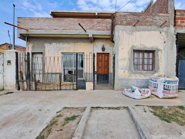 Casa de 5 amb. a la venta en Ezeiza - EXCELENTE UBICACION