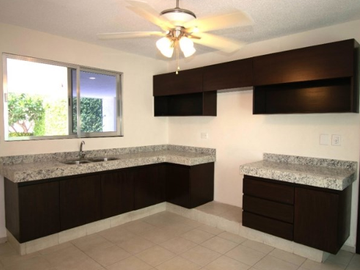 CASA EN VENTA RESIDENCIAL XCUMPICH