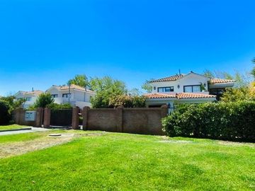 Casa en Venta en Calle Las Azaleas 1130
