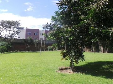 VIVIENDA CAMPESTRE LOTE 4 DE 3 BLOQUES CONSTRUCTIVOS CON JARDÍN Y ÁRBOLES FRUT.