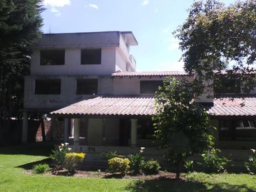 VIVIENDA CAMPESTRE LOTE 4 DE 3 BLOQUES CONSTRUCTIVOS CON JARDÍN Y ÁRBOLES FRUT.