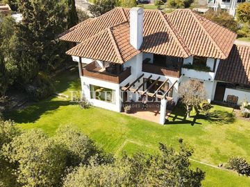 Pinares de Montemar, Concón. Gran Casa de 346 m2.