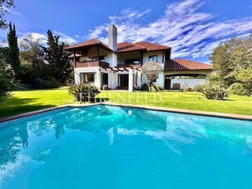 Pinares de Montemar, Concón. Gran Casa de 346 m2.