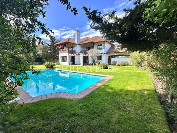 Pinares de Montemar, Concón. Gran Casa de 346 m2.