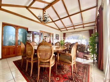 Rebajada! Centro de Los Andes. Casa esquina de 284 m2.