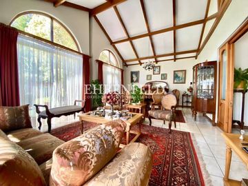 Rebajada! Centro de Los Andes. Casa esquina de 284 m2.