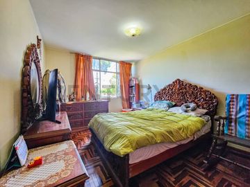 VENDO CASA UBICADA FRENTE A PARQUE EN LOS OLIVOS