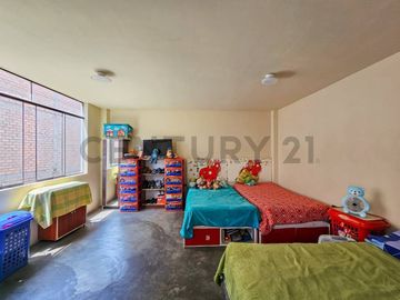 VENDO CASA UBICADA FRENTE A PARQUE EN LOS OLIVOS