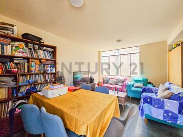VENDO CASA UBICADA FRENTE A PARQUE EN LOS OLIVOS