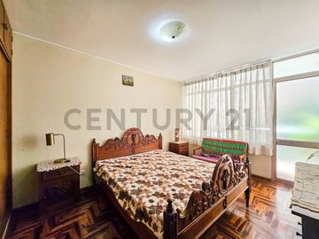 VENDO CASA UBICADA FRENTE A PARQUE EN LOS OLIVOS