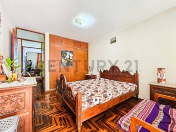 VENDO CASA UBICADA FRENTE A PARQUE EN LOS OLIVOS