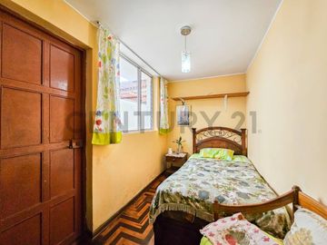 VENDO CASA UBICADA FRENTE A PARQUE EN LOS OLIVOS