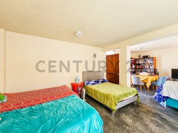 VENDO CASA UBICADA FRENTE A PARQUE EN LOS OLIVOS