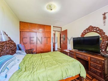VENDO CASA UBICADA FRENTE A PARQUE EN LOS OLIVOS