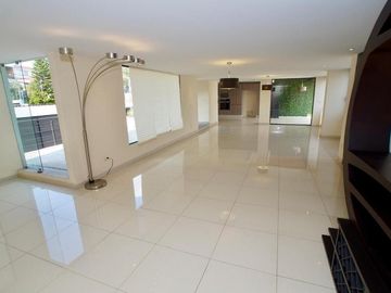 Residencia  a la venta en Novelistas Ciudad Satelite