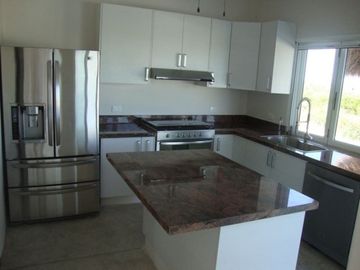 Magnífica y espaciosa casa en venta frente al mar en Sisal