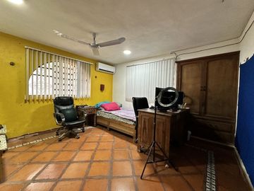 Venta de casa con 4 recámaras en Emiliano Zapata Oriente