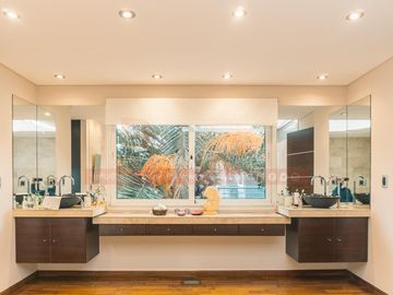 Casa con parque y piscina Lanús Oeste