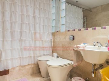 Casa con parque y piscina Lanús Oeste