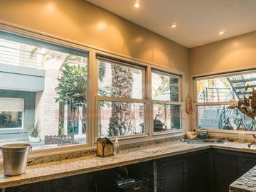 Casa con parque y piscina Lanús Oeste