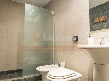 Casa con parque y piscina Lanús Oeste