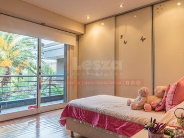 Casa con parque y piscina Lanús Oeste