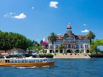 Venta Casa Triplex con pileta y 2 cocheras en  el Centro de Tigre