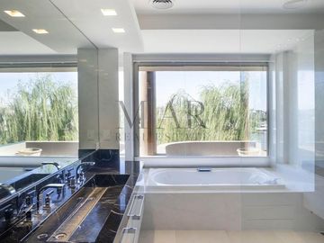 Casa en Venta en Albanueva, Tigre con salida al río Luján