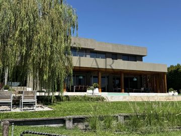 Casa en Venta en Albanueva, Tigre con salida al río Luján