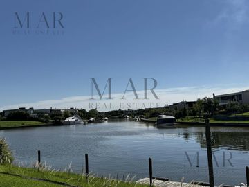 Casa en Venta en Albanueva, Tigre con salida al río Luján