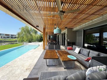 Casa en Venta en Albanueva, Tigre con salida al río Luján