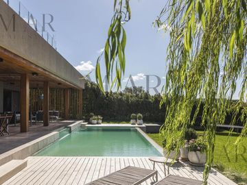 Casa en Venta en Albanueva, Tigre con salida al río Luján