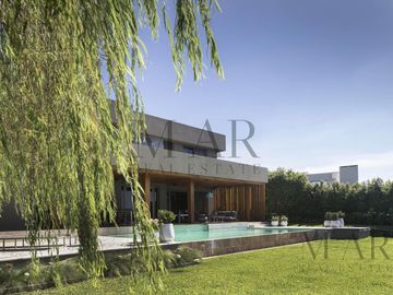 Casa en Venta en Albanueva, Tigre con salida al río Luján