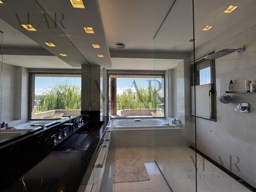 Casa en Venta en Albanueva, Tigre con salida al río Luján