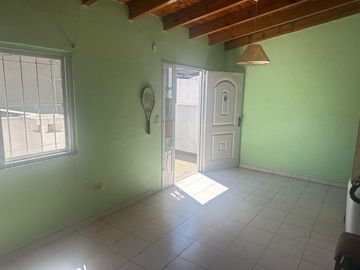Casa en 2 plantas proximo a san martin y mitre
