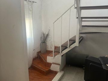 Casa en 2 plantas proximo a san martin y mitre