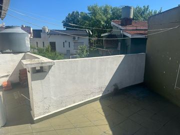 Casa en 2 plantas proximo a san martin y mitre